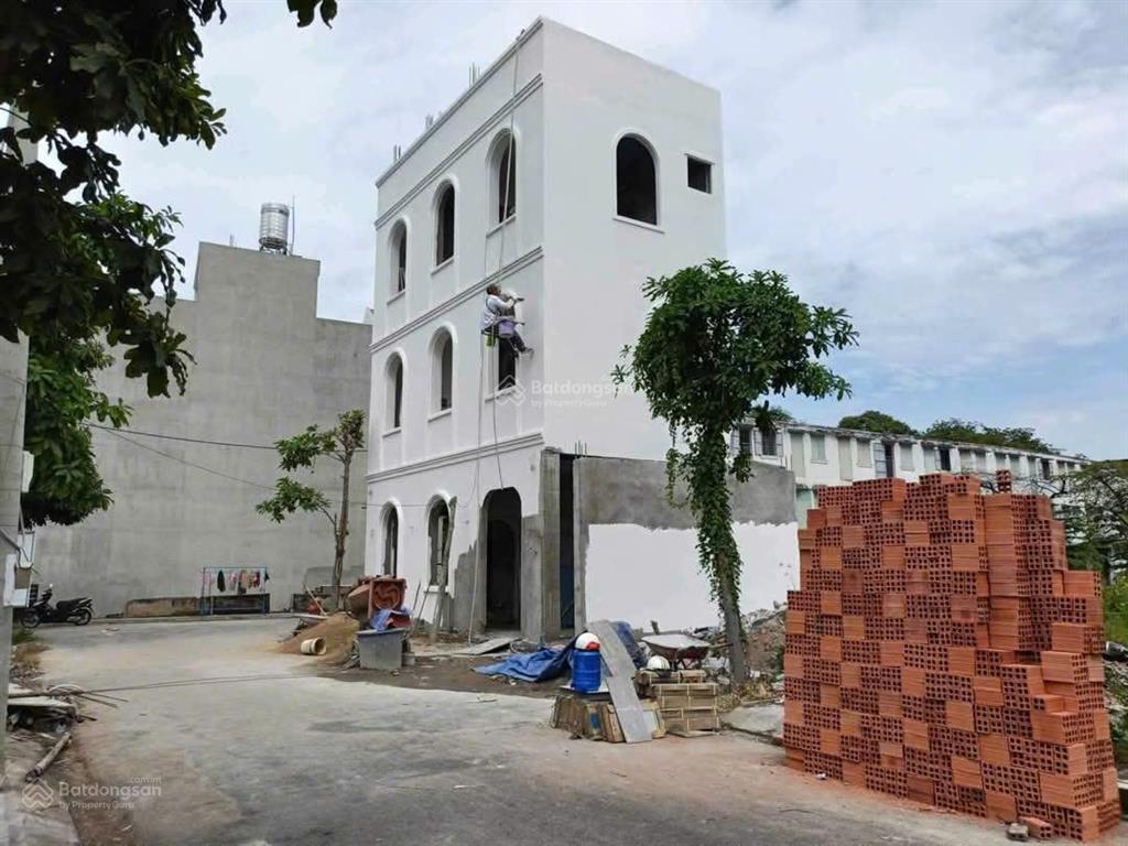 Tôi cần bán lô đất ngay kdt vinhomes grand park, đường 8m hiện hữu, dt 51m2 full thổ