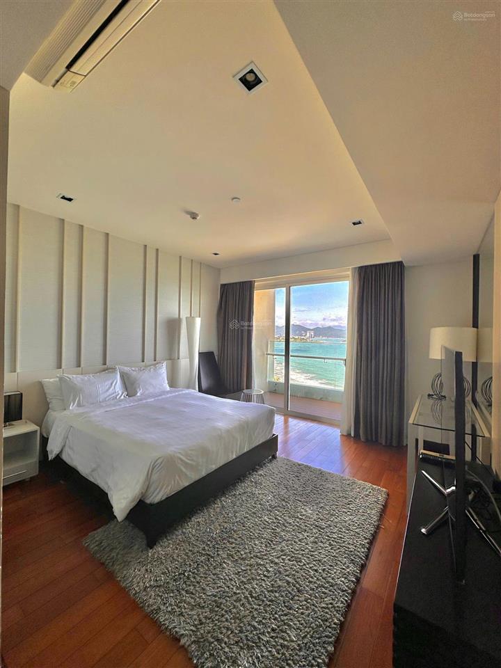 Bán căn hộ vip trọn mặt tiền biển tại the costa nha trang, giá 26.5 tỷ, đầy đủ nội thất