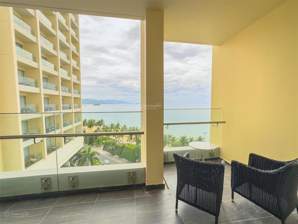 Bán căn hộ 2 phòng ngủ 90m2 mặt tiền biển the costa nha trang giá 11 tỷ đồng, đầy đủ nội thất