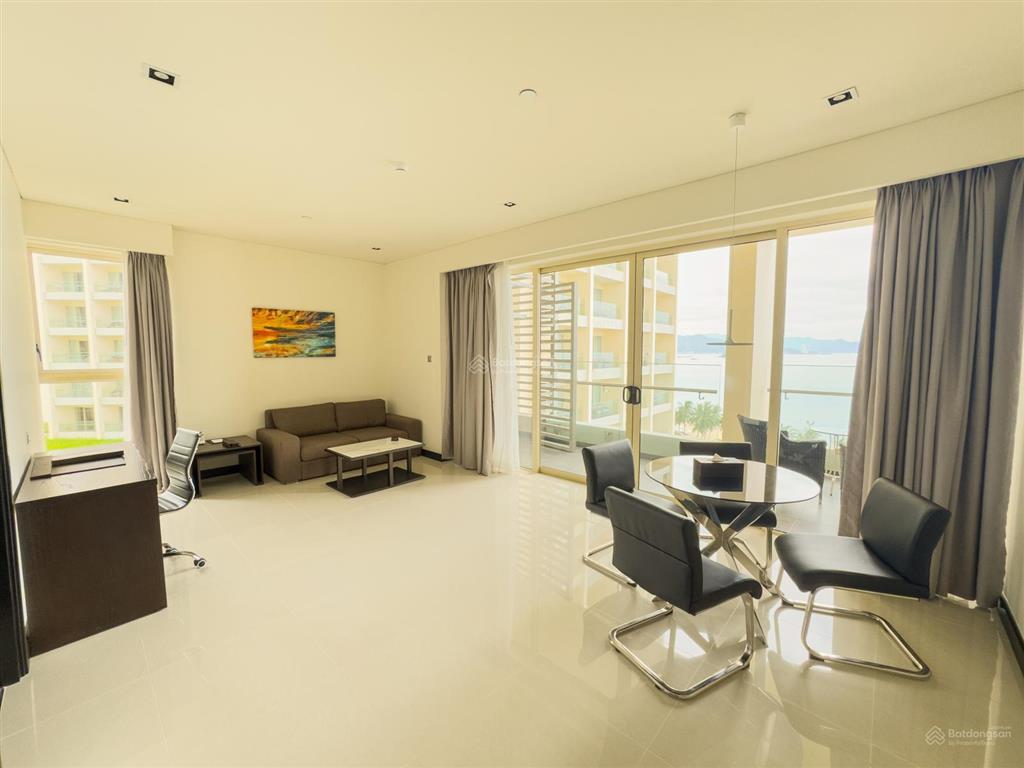 Bán căn hộ 2 phòng ngủ 90m2 mặt tiền biển the costa nha trang giá 11 tỷ đồng, đầy đủ nội thất