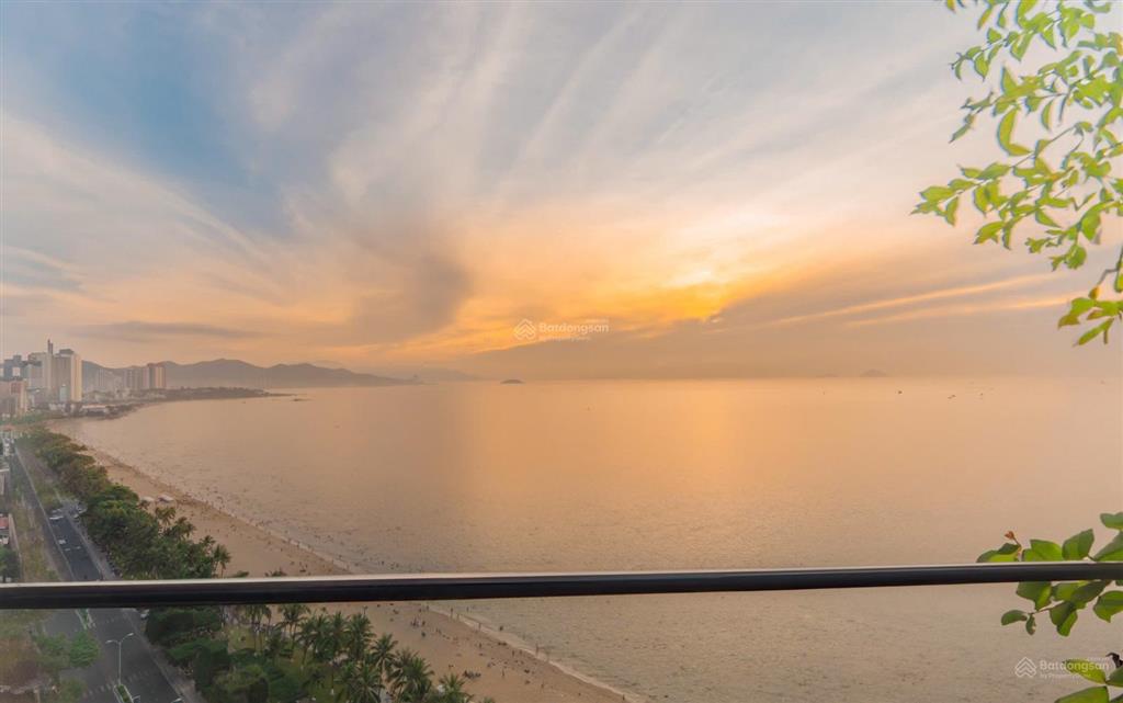 Bán căn hộ vip 4pn trọn mặt tiền biển tại the costa nha trang, giá 65 tỷ, nội thất sang trọng