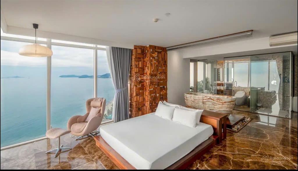 Bán căn hộ vip 4pn trọn mặt tiền biển tại the costa nha trang, giá 65 tỷ, nội thất sang trọng