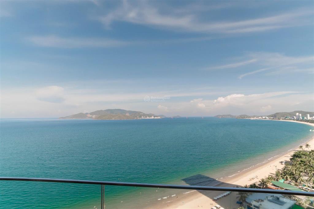 Bán căn hộ vip 2pn trọn mặt tiền biển tại the costa nha trang, giá 31 tỷ, nội thất sang trọng