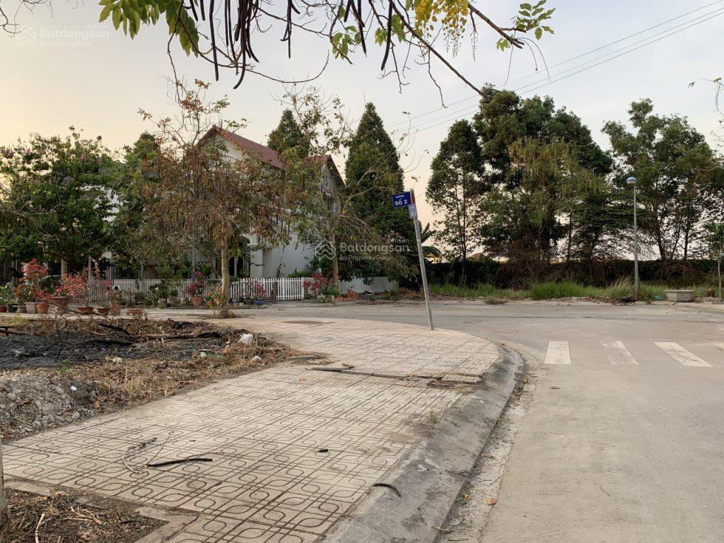 D/a kho cty xuất nhập khẩu tại đường bưng ông thoàn, p phú hữu, q9 cần bán nền biệt thự giá tốt