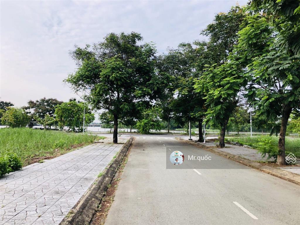 Bán đất xuất nhập khẩu tổng hợp ii, quận 9  tp. thủ đức, lô biệt thự dt 18x18m, đường chính