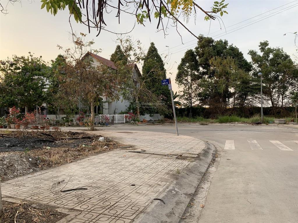 Cần bán 1 số lô đất khu xuất nhập khẩu, p. phú hữu, quận 9, đường bưng ông thoàn,  0914 920 ***