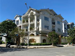 Bán biệt thự xây mới tinh hẻm 16m 1 sẹc đặng thùy trâm. dt 10x20,7m. trệt 2 lầu áp mái.
