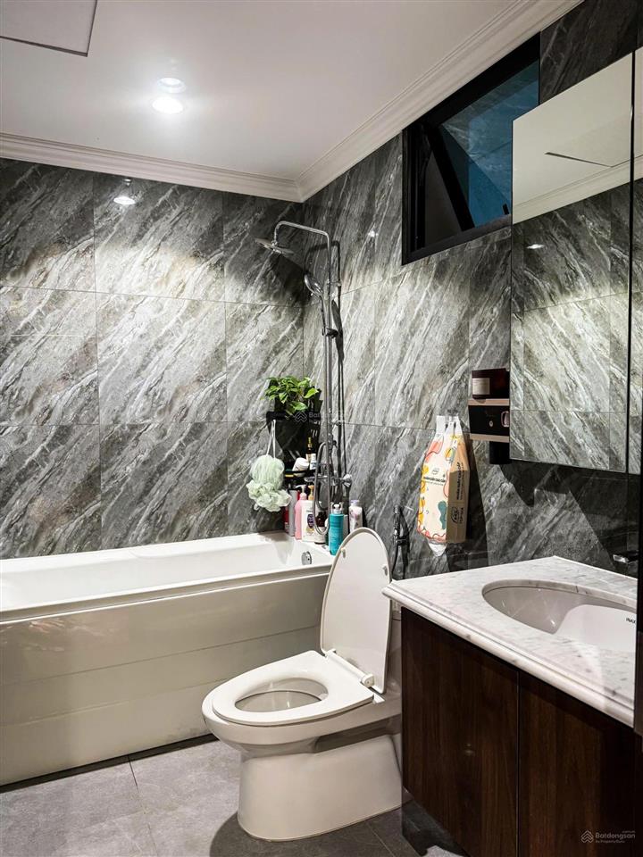 Nhà đẹp tầng cao! bán duplex 02 phòng ngủ, nội thất đẹp, dt 102m/90,24m2. giá 11,5tỷ.  0931 356 ***