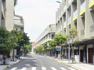 Bán nhà phố thương mại 1 trệt 2 lầu 1 sân thượng. ngay làng đh qg tphcm, cạnh trung tâm thương mại