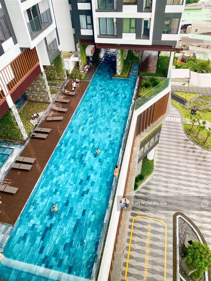 Chuyển nhượng chính chủ gửi bán căn góc 2pn 2wc full nội thất sổ sẵn chung cư the emerald golf view