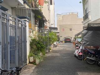 Nhà 3 tầng  siêu đẹp  đường rộng rãi ô tô ngủ trong sân gía chỉ 5.75 tỷ ra nguyễn duy trịnh 300.