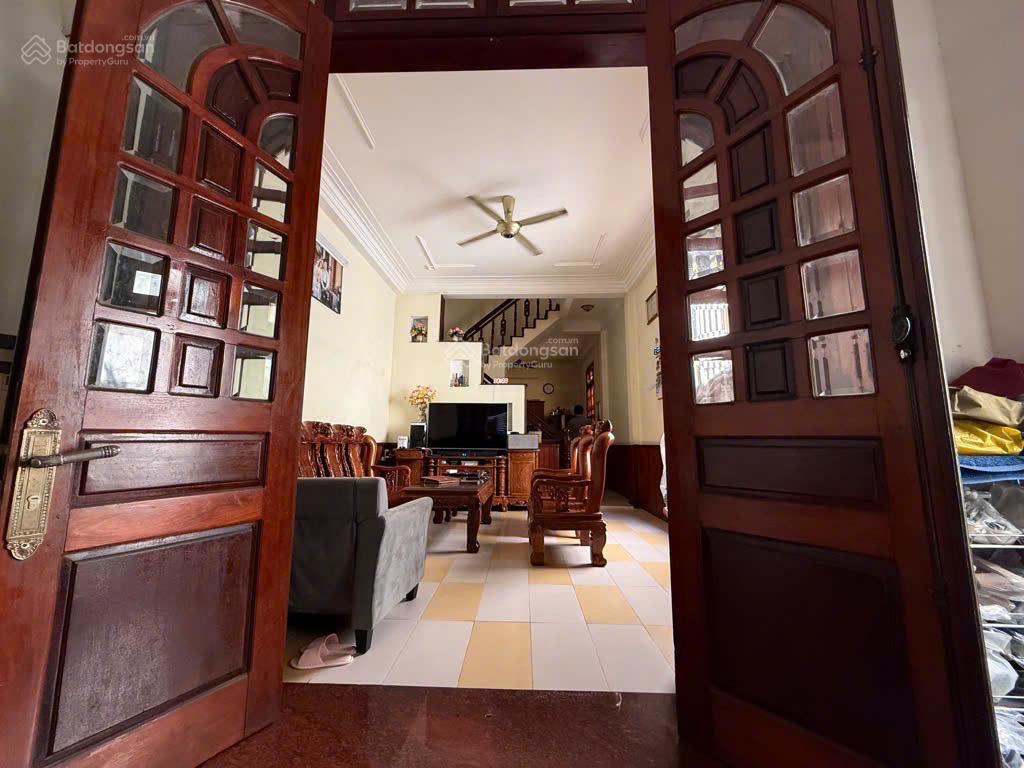 Ngay tây hòa, nhà 3 tầng mới về ở liền, 129m cách ga metro phước long 300m, giá 14,2 tỷ, shr