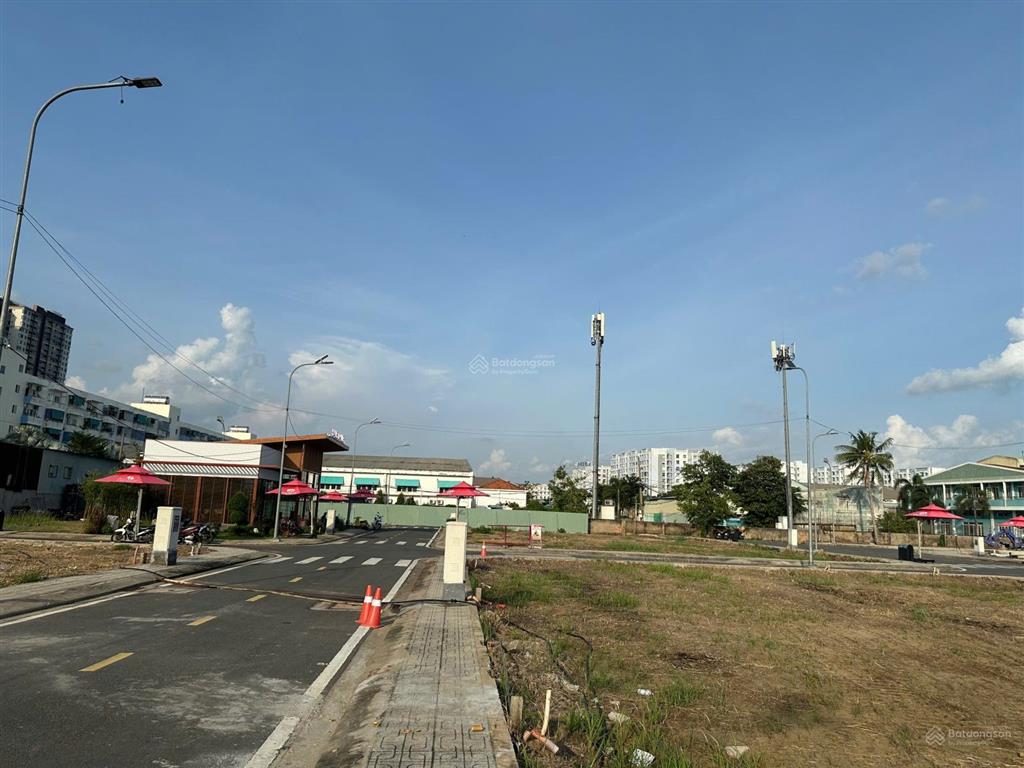 Nhà phố liền kề chung cư akari  bình tân  1 trệt 3 lầu 1 tum giá 6.8 tỷ  0901 469 ***