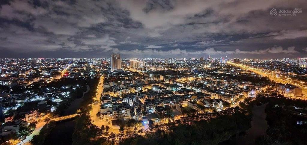 Bán căn 2 phòng ngủ 72m2 nhà trống giá 3 tỷ  nhà mới 99%  chung cư diamond riverside 0901 469 ***