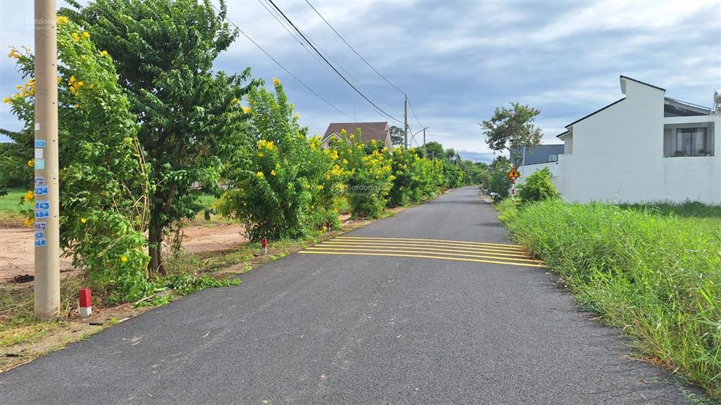 Bán đất 100% thổ cư 6m x 16m = 96m2  giá chỉ 1,45 tỷ  bao giấy tờ.
