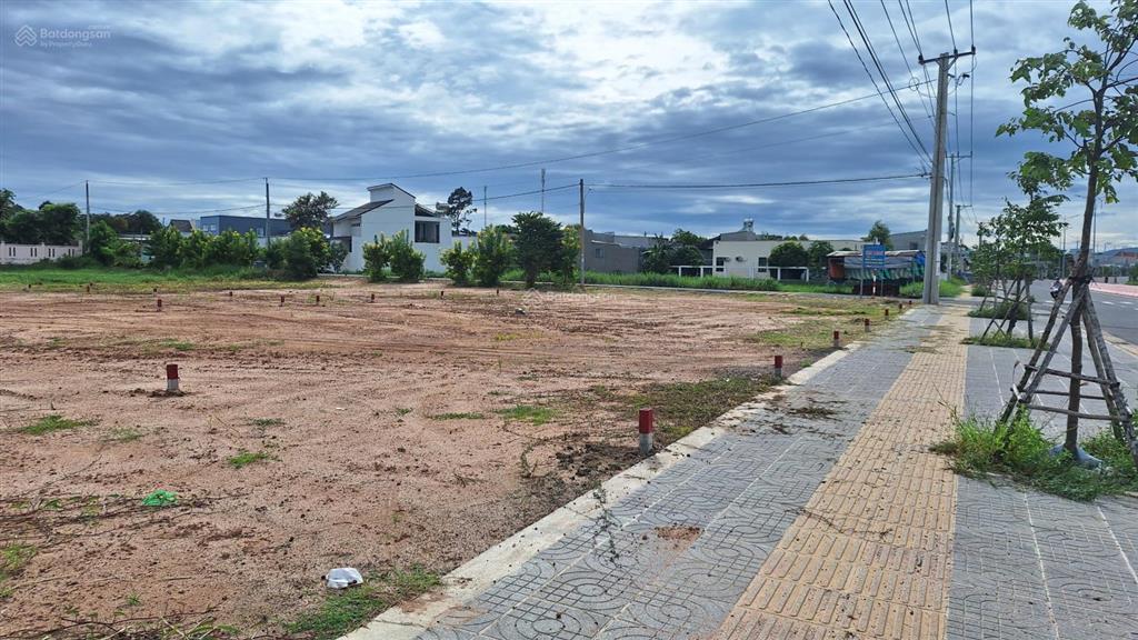 Bán đất 100% thổ cư 6m x 16m = 96m2  giá chỉ 1,45 tỷ  bao giấy tờ.