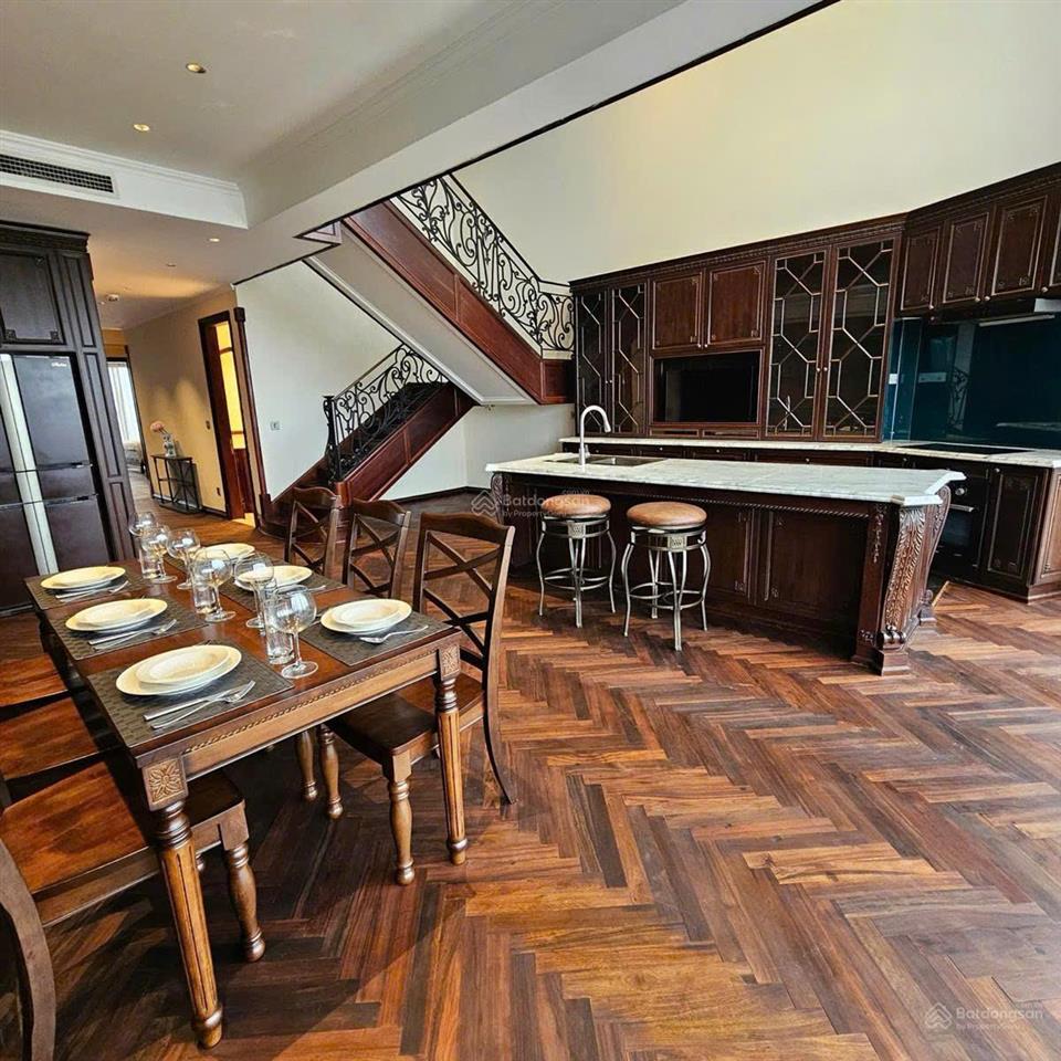 Bán toà nhà 52 tô ngọc vân  tây hồ căn hộ dịch vụ 165m2 x 10 tầng, ô tô, dòng tiền 500tr