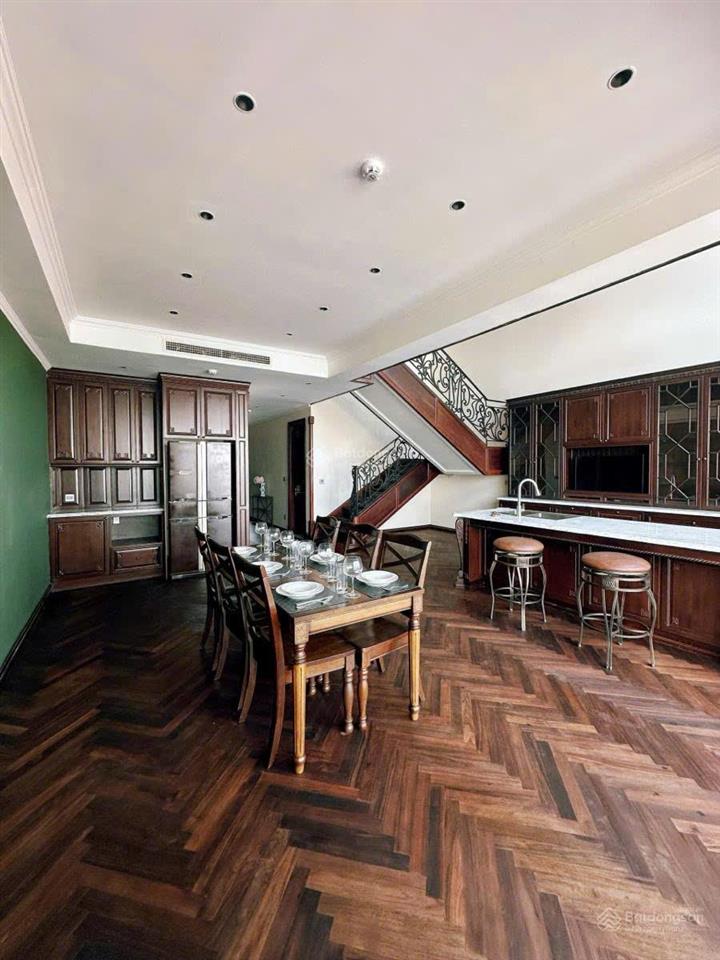 Bán toà nhà 52 tô ngọc vân  tây hồ căn hộ dịch vụ 165m2 x 10 tầng, ô tô, dòng tiền 500tr