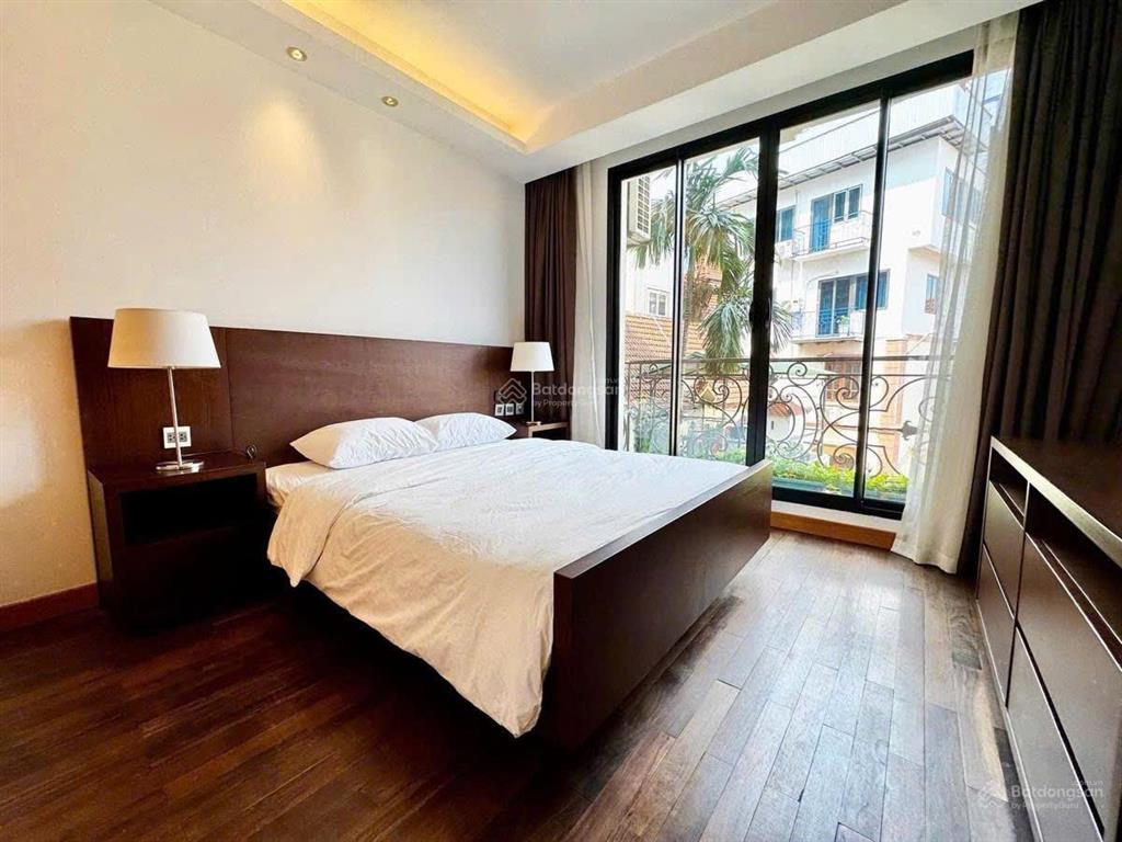 Bán toà nhà 52 tô ngọc vân  tây hồ căn hộ dịch vụ 165m2 x 10 tầng, ô tô, dòng tiền 500tr