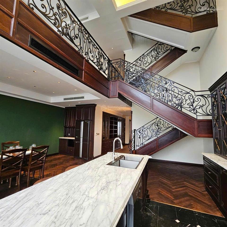 Bán toà nhà 52 tô ngọc vân  tây hồ căn hộ dịch vụ 165m2 x 10 tầng, ô tô, dòng tiền 500tr