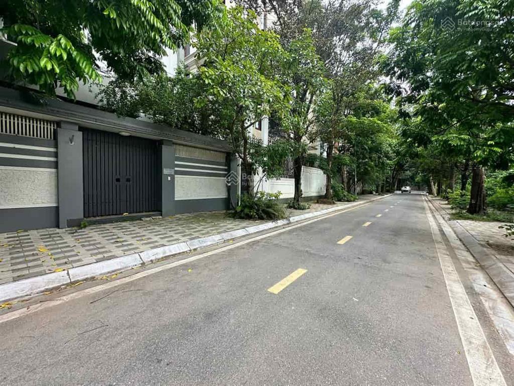 Bán đất ngoại giao đoàn đường xuân la lô d9 28  180m2 , mt 11m  xây được 8 9 tầng  oto tránh