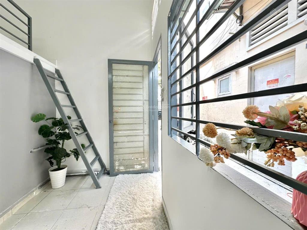 Phòng gác lửng cao 2m cửa sổ trời thoáng mát đ. dương thị mười gần bv quận 12  khu an ninh
