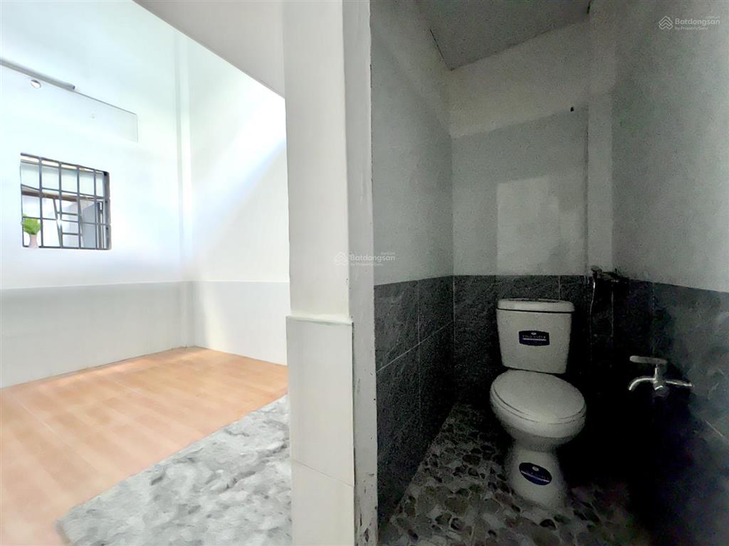 Cho thuê phòng trọ gác lửng cửa sổ thoáng mát giá chỉ 2,3tr/th đ. tiền lân 14 gần kcn vĩnh lộc