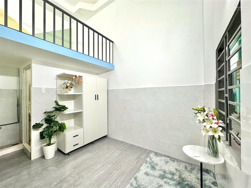 Phòng trọ mới xây gác lửng rộng rãi full nội thất đ. nguyễn ảnh thủ hóc môn  cửa sổ thoáng