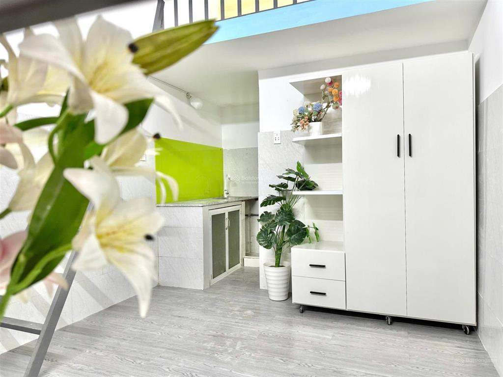 Phòng trọ mới xây gác lửng rộng rãi full nội thất đ. nguyễn ảnh thủ hóc môn  cửa sổ thoáng