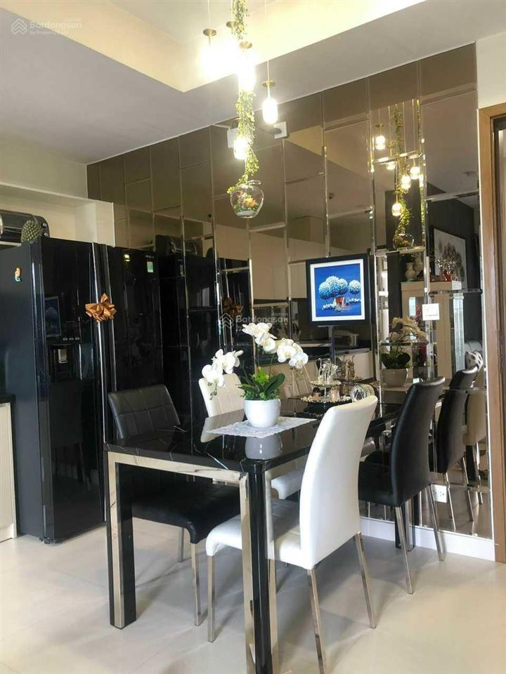 Cho thuê căn ban công lớn 91m2 16 triệu/th 3pn 2wc view sông gần tt q1,3,4,5,7,8. 0903 303 ***