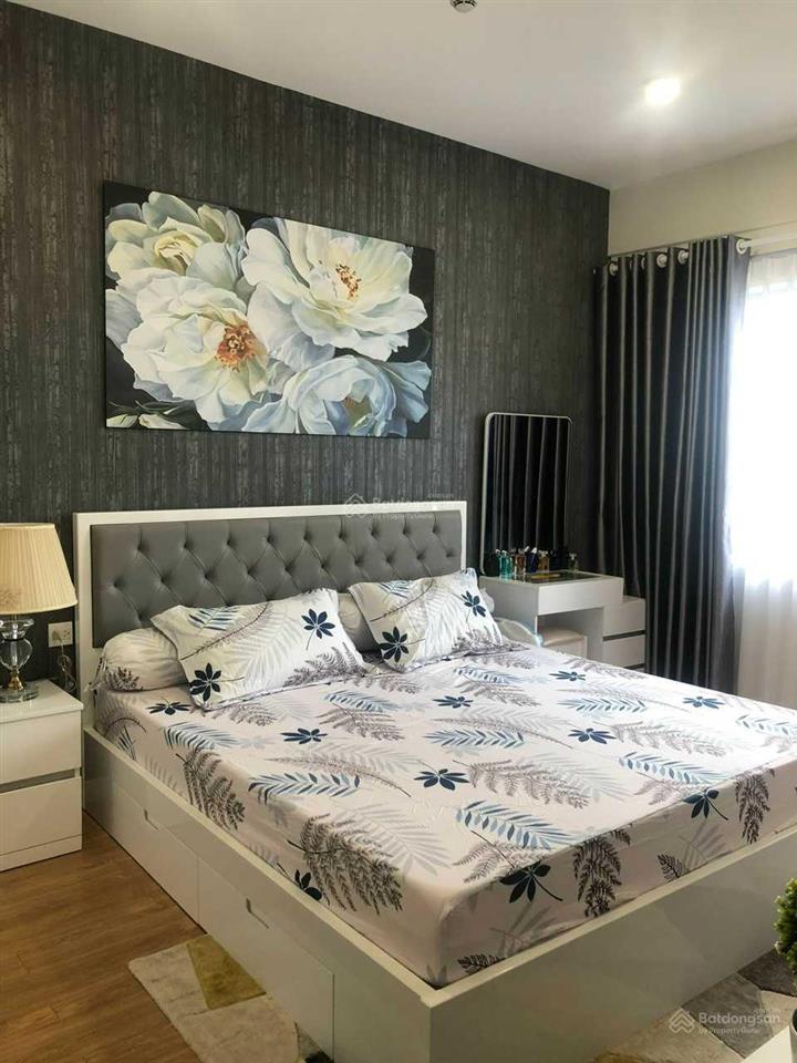 Cho thuê căn ban công lớn 91m2 16 triệu/th 3pn 2wc view sông gần tt q1,3,4,5,7,8. 0903 303 ***