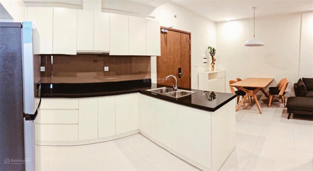 Cho thuê căn ban công lớn 91m2 16 triệu/th 3pn 2wc view sông gần tt q1,3,4,5,7,8. 0903 303 ***