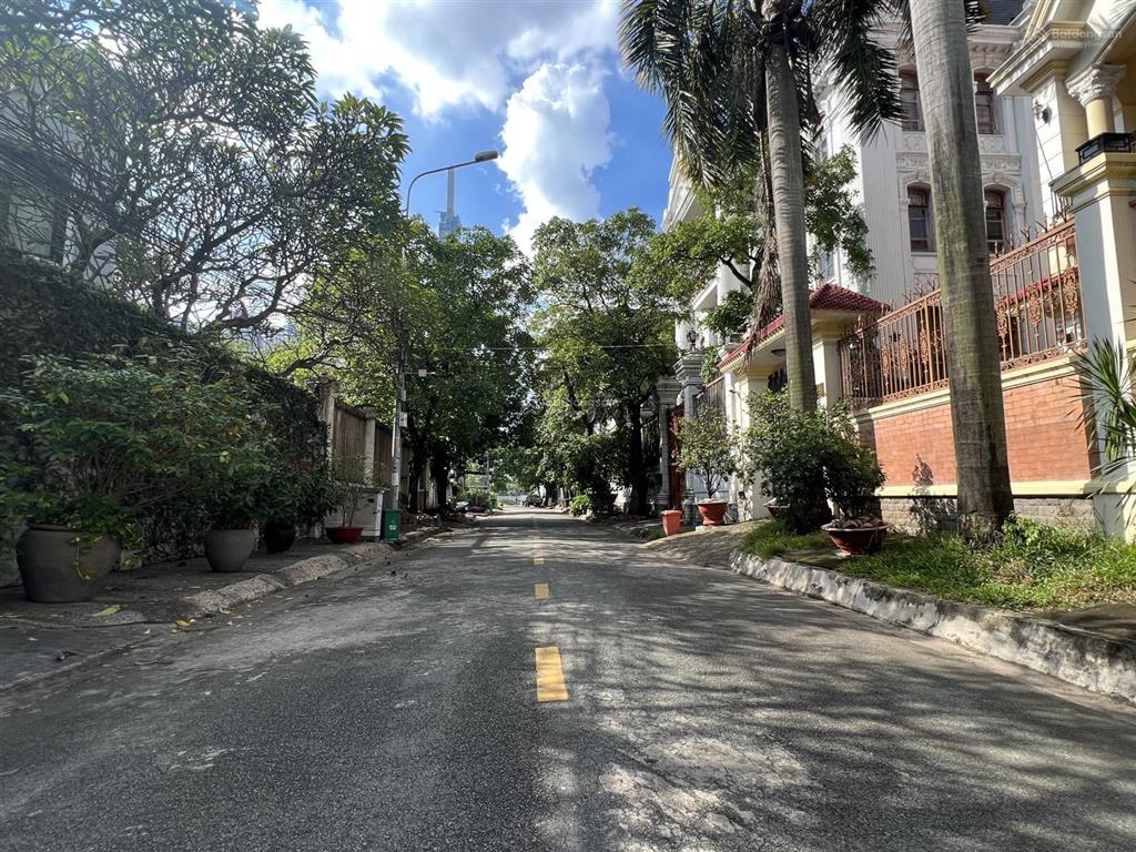 Siêu hiếm! bán biệt thự dt 15x18m  hầm 3 tầng, sổ cá nhân, khu biệt thự ngay tạ hiện, giá 52 tỷ