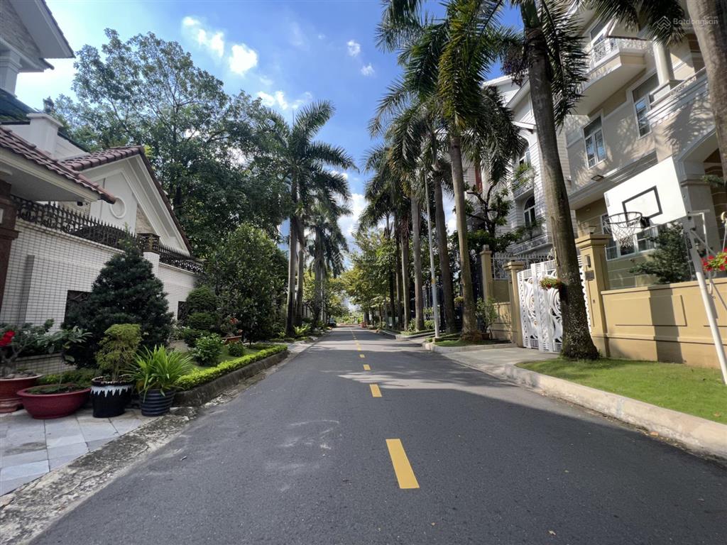 Siêu hiếm! bán biệt thự dt 15x18m  hầm 3 tầng, sổ cá nhân, khu biệt thự ngay tạ hiện, giá 52 tỷ