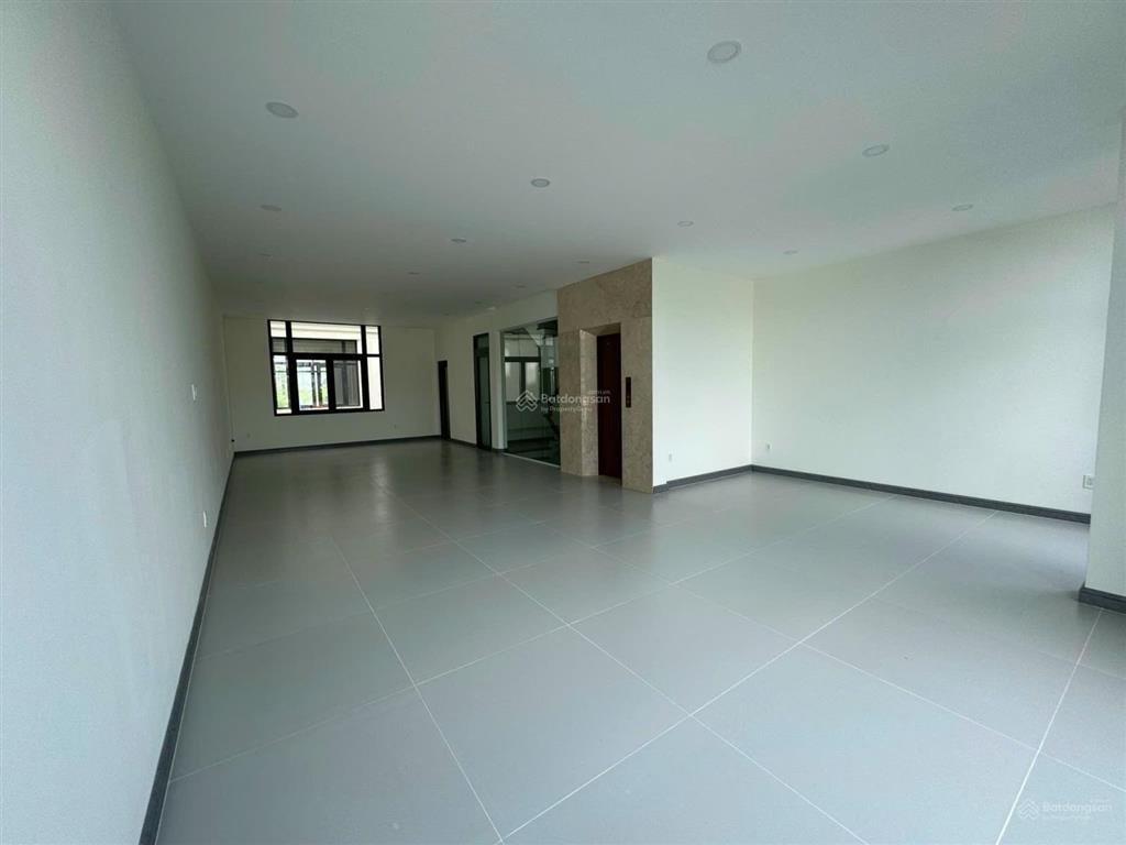 Cho thuê nhà phố vinhomes grand park. giá thuê nguyên căn hoàn thiện đẹp.  0938 618 *** ngọc lâm