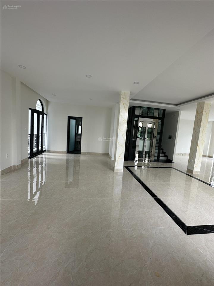 Cho thuê nhà phố vinhomes grand park. giá thuê nguyên căn hoàn thiện đẹp.  0938 618 *** ngọc lâm