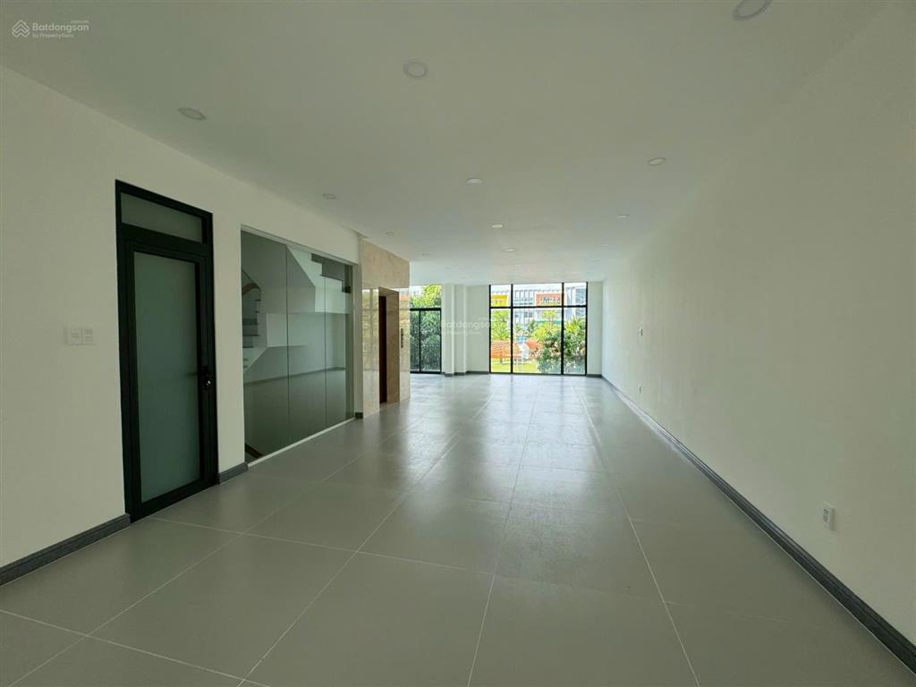 Cho thuê nhà phố vinhomes grand park. giá thuê nguyên căn hoàn thiện đẹp.  0938 618 *** ngọc lâm