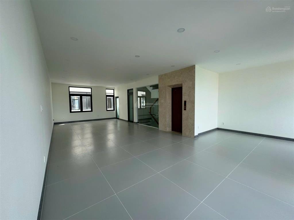 Cho thuê nhà phố vinhomes grand park. giá thuê nguyên căn hoàn thiện đẹp.  0938 618 *** ngọc lâm