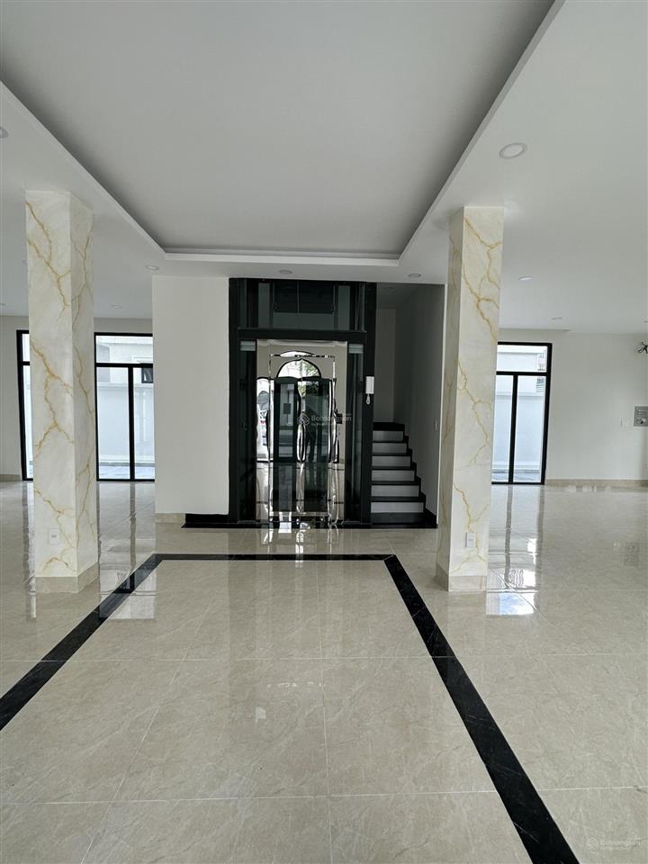 Cho thuê nhà phố vinhomes grand park. giá thuê nguyên căn hoàn thiện đẹp.  0938 618 *** ngọc lâm