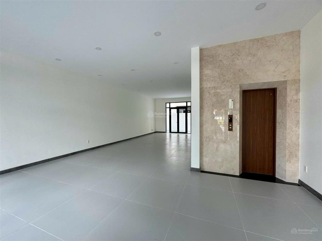 Cho thuê nhà phố vinhomes grand park. giá thuê nguyên căn hoàn thiện đẹp.  0938 618 *** ngọc lâm