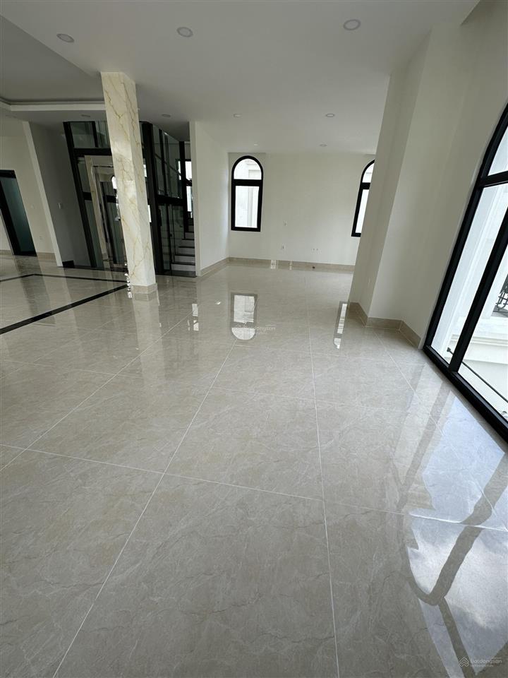 Cho thuê nhà phố vinhomes grand park. giá thuê nguyên căn hoàn thiện đẹp.  0938 618 *** ngọc lâm