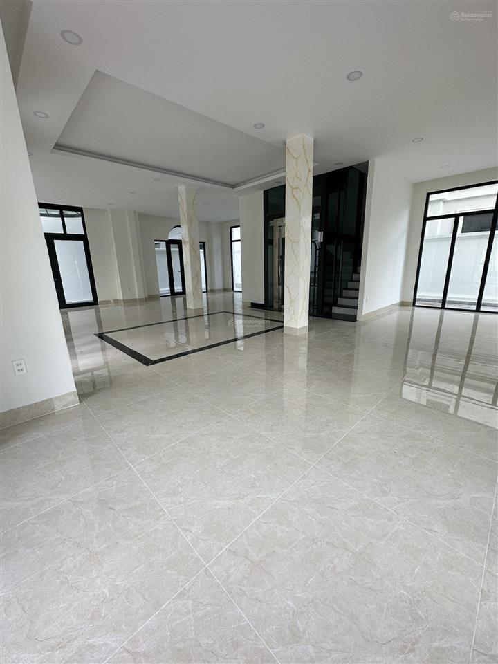 Cho thuê nhà phố vinhomes grand park. giá thuê nguyên căn hoàn thiện đẹp.  0938 618 *** ngọc lâm