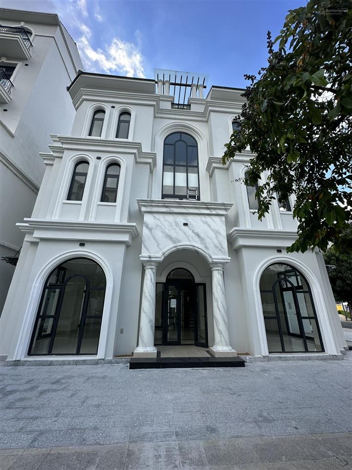Cho thuê nhà phố vinhomes grand park. giá thuê nguyên căn hoàn thiện đẹp.  0938 618 *** ngọc lâm