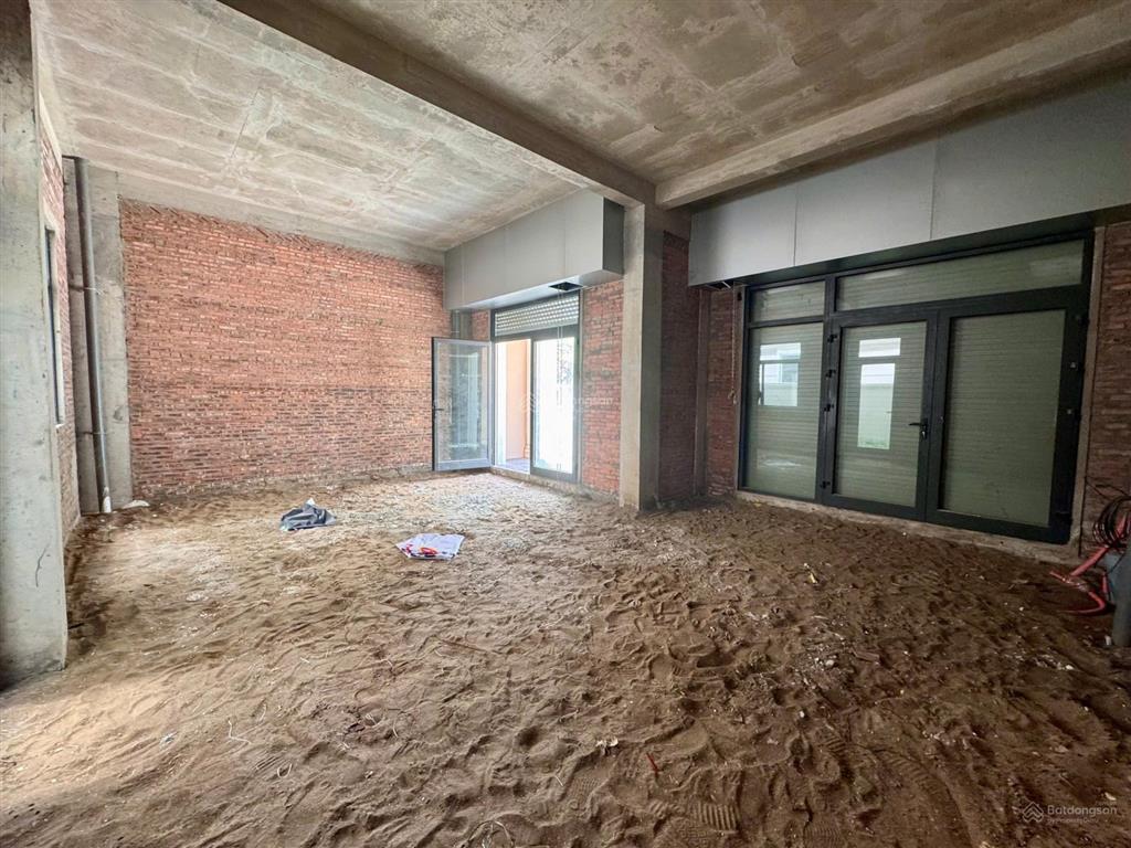Bán nhà phố vinhomes grand park 84m2, sổ hồng gần sông