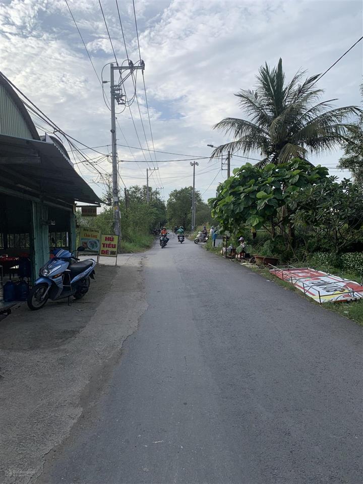 Bán rẻ diện tích lớn đất 3 mặt tiền tân nhiễu và t11, huyện bình chánh kế bên chợ bình điền