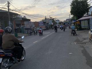 Bán rẻ diện tích lớn đất 3 mặt tiền tân nhiễu và t11, huyện bình chánh kế bên chợ bình điền