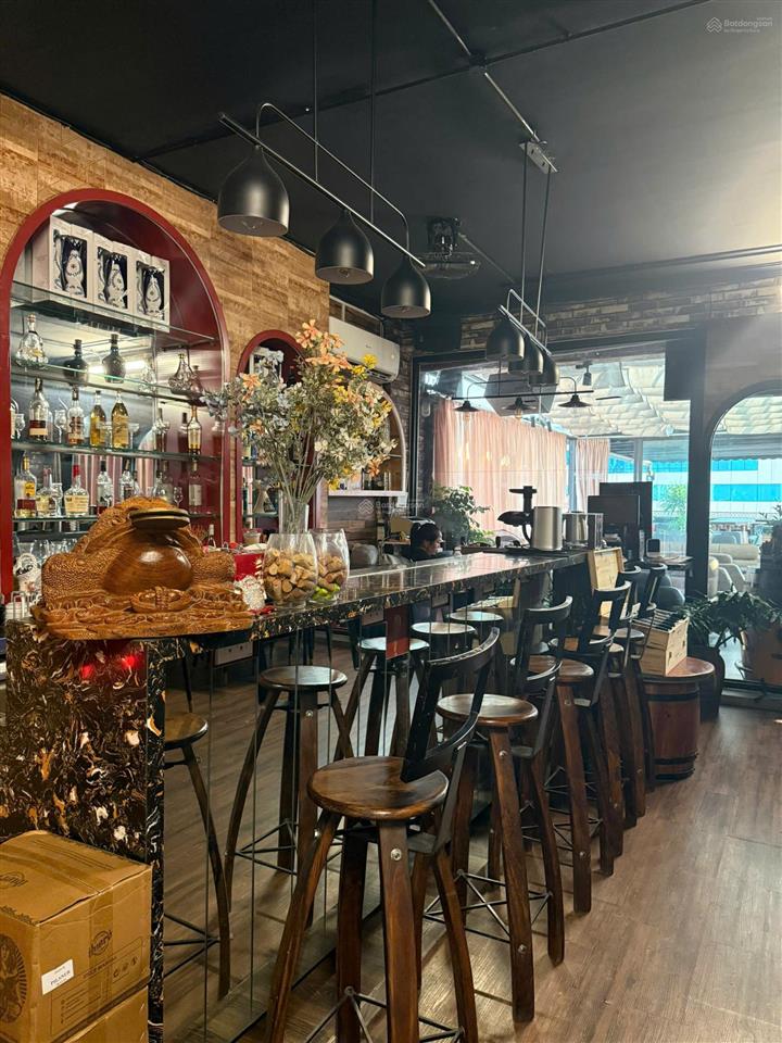 Bán tòa nhà mặt phố thái thịnh  vị trí ngã ba vàng, dòng tiền 2,5 tỷ/năm