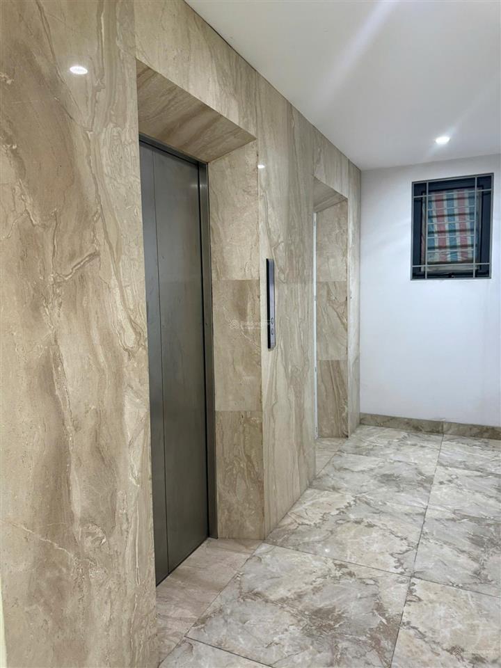 Bán tòa nhà mặt phố thái thịnh  vị trí ngã ba vàng, dòng tiền 2,5 tỷ/năm