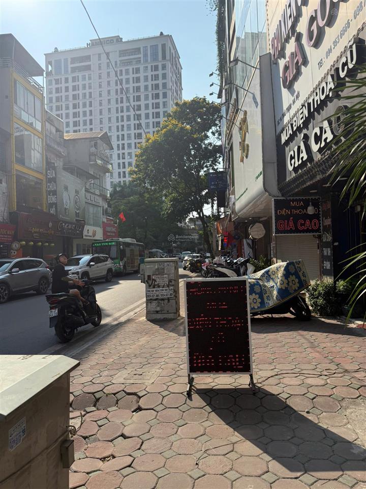 Bán tòa nhà mặt phố thái thịnh  vị trí ngã ba vàng, dòng tiền 2,5 tỷ/năm