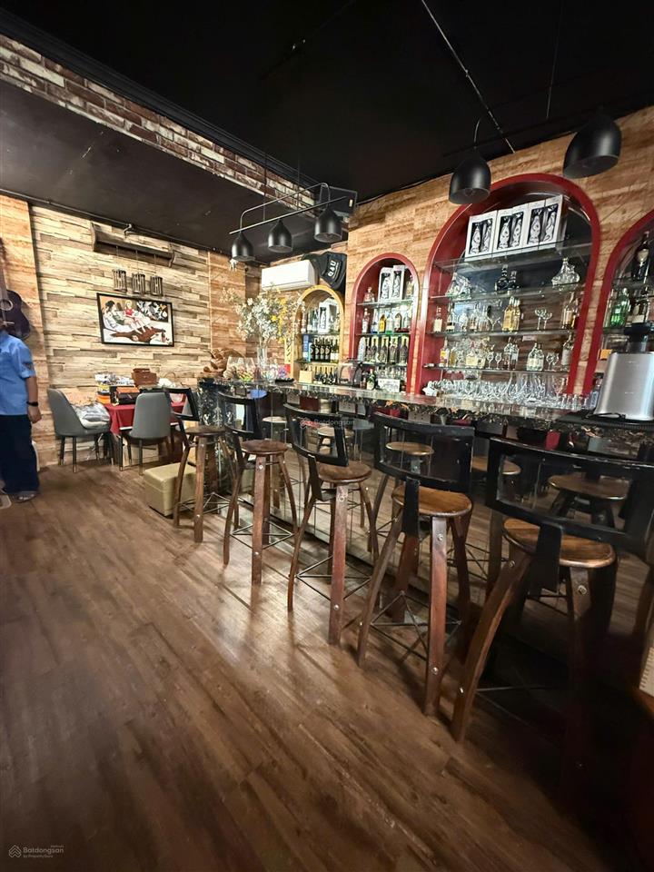 Bán tòa nhà mặt phố thái thịnh  vị trí ngã ba vàng, dòng tiền 2,5 tỷ/năm